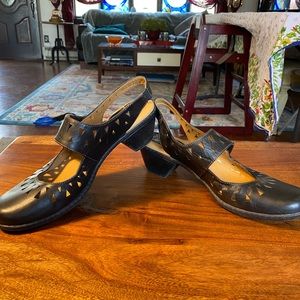 Sanita BLK Leather Women’s Euro 41, USA 11